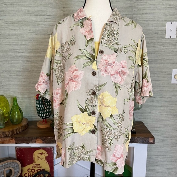 Kylani Bay Silk 2-piece Hawaiian Shirt Button Down & Tank Floral Womens Size M - Picture 2 of 10